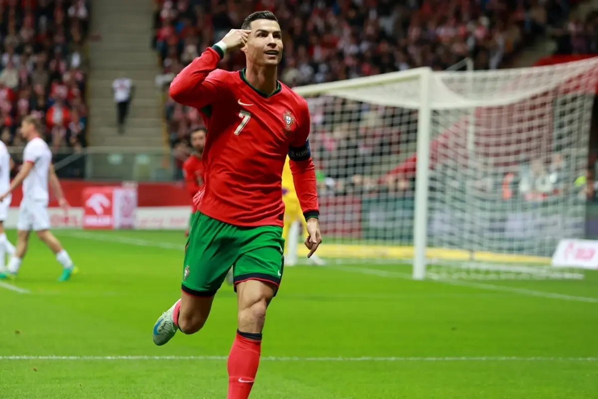 cristiano-ronaldo-podarowal-limitowane-zegarki-calej-reprezentacji-portugalii-po-triumfie-w-lidze-narodow-2024-25